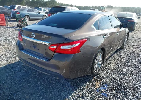 2017 Nissan Altima 2.5 S z USA, uszkodzony, nr VIN 1N4AL3AP9HN322827